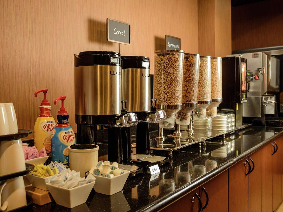 Embassy Suites by Hilton Minneapolis North主图