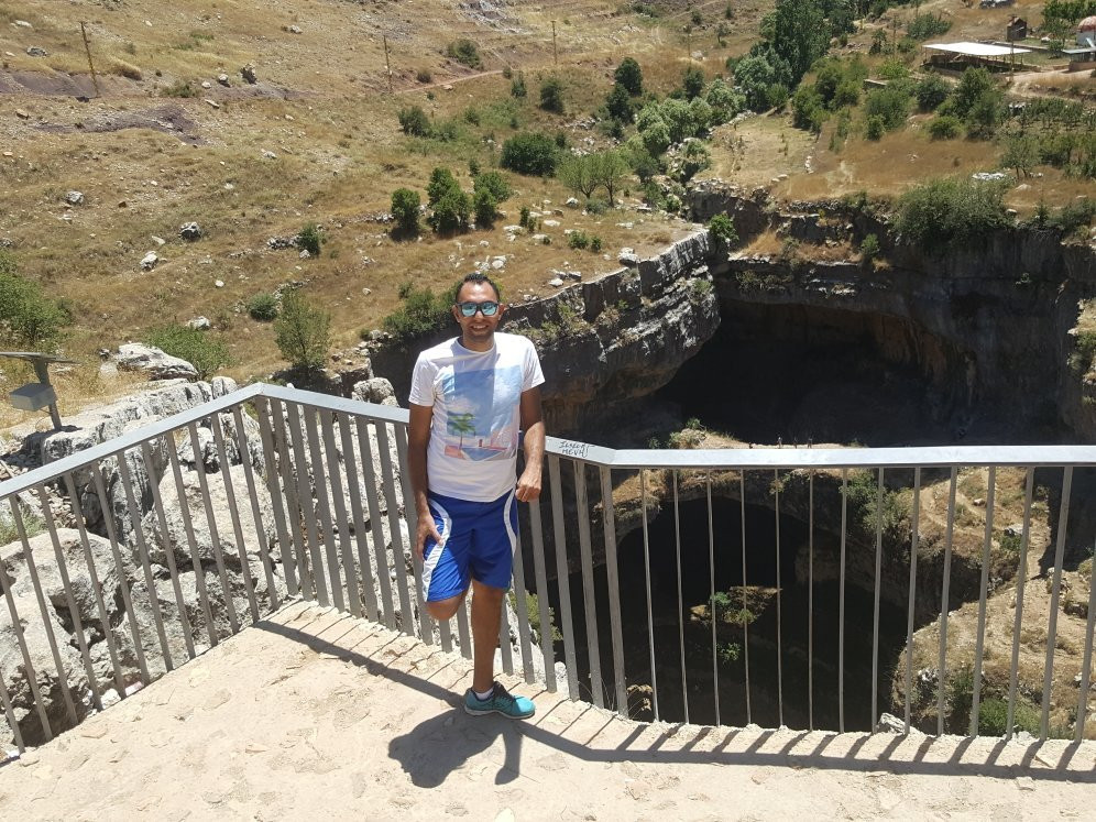 Baatara Gorge Waterfall景点图片