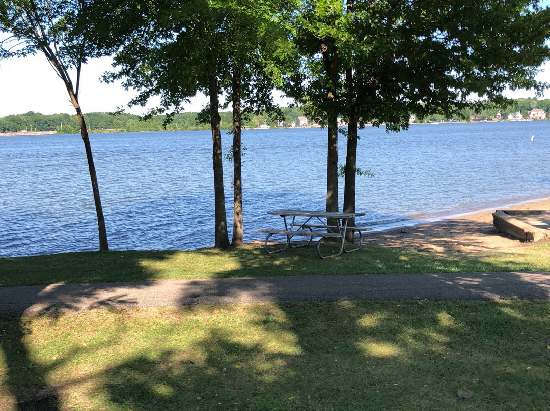 Berlin Center旅游景点-Lake Milton State Park