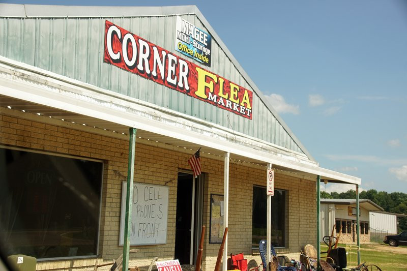 Corner Flea Market景点图片
