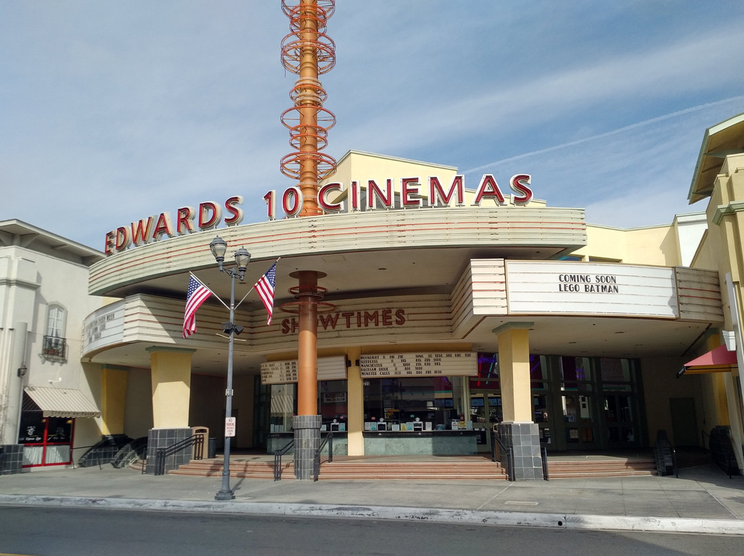 拉哈布拉旅游景点-Edwards Brea Stadium West 10