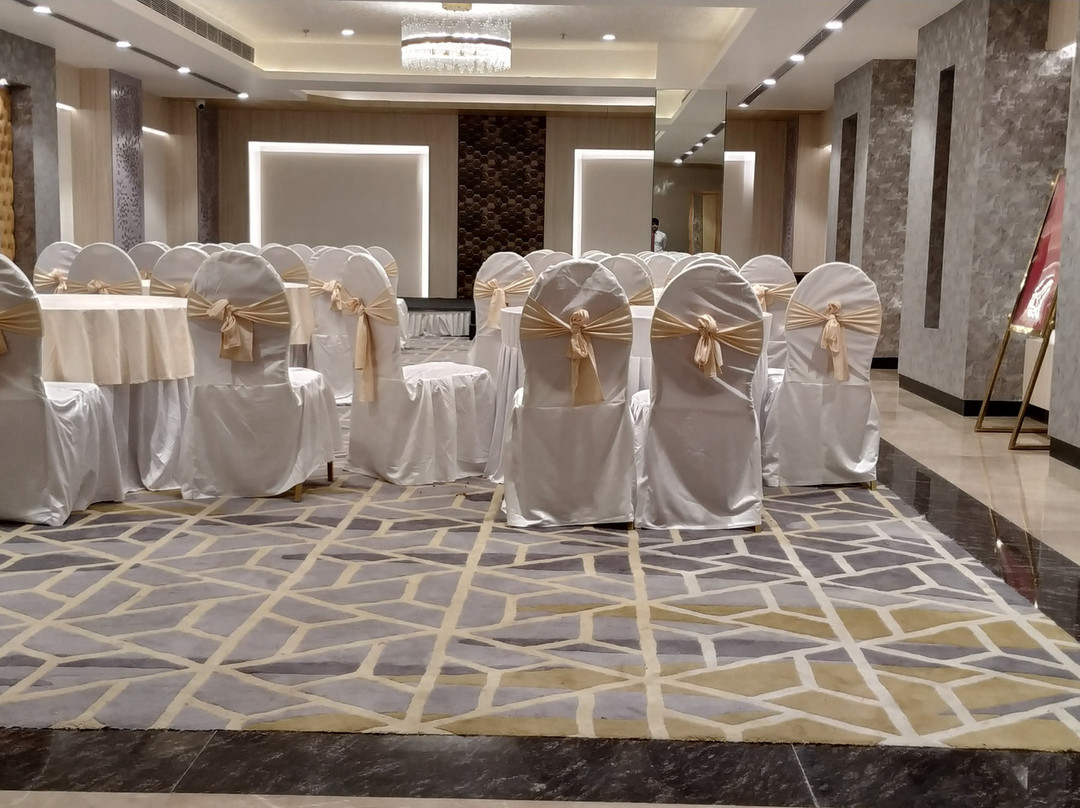 Hotel Deep Clarks Inn Lucknow主图