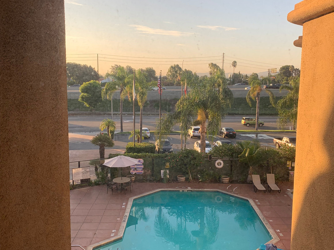 圣安娜奥兰治郡机场假日酒店主图