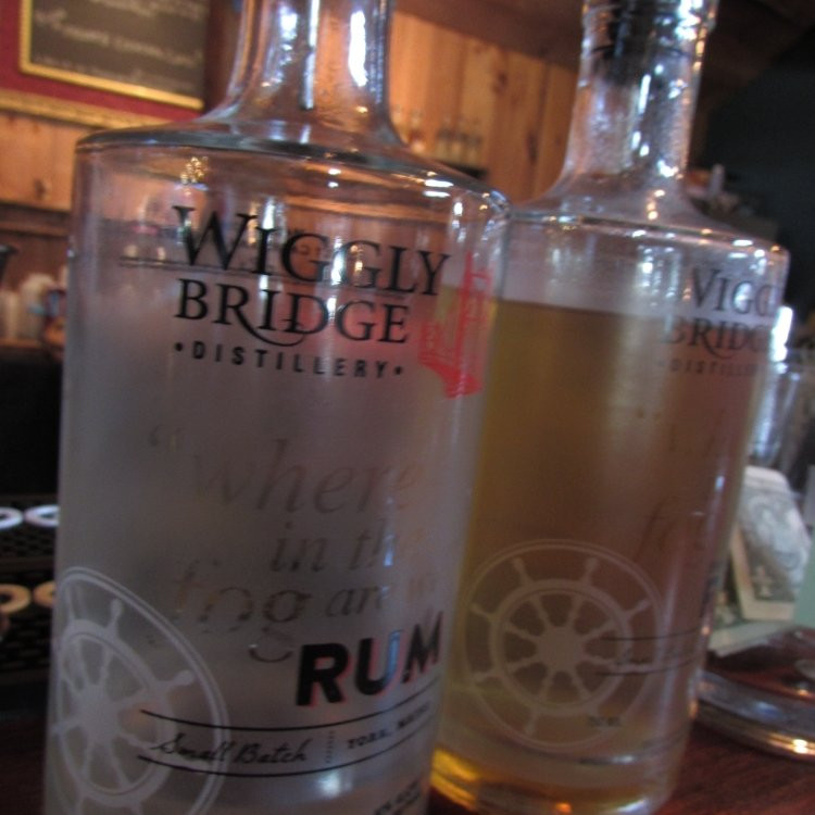 Wiggly Bridge Distillery景点图片