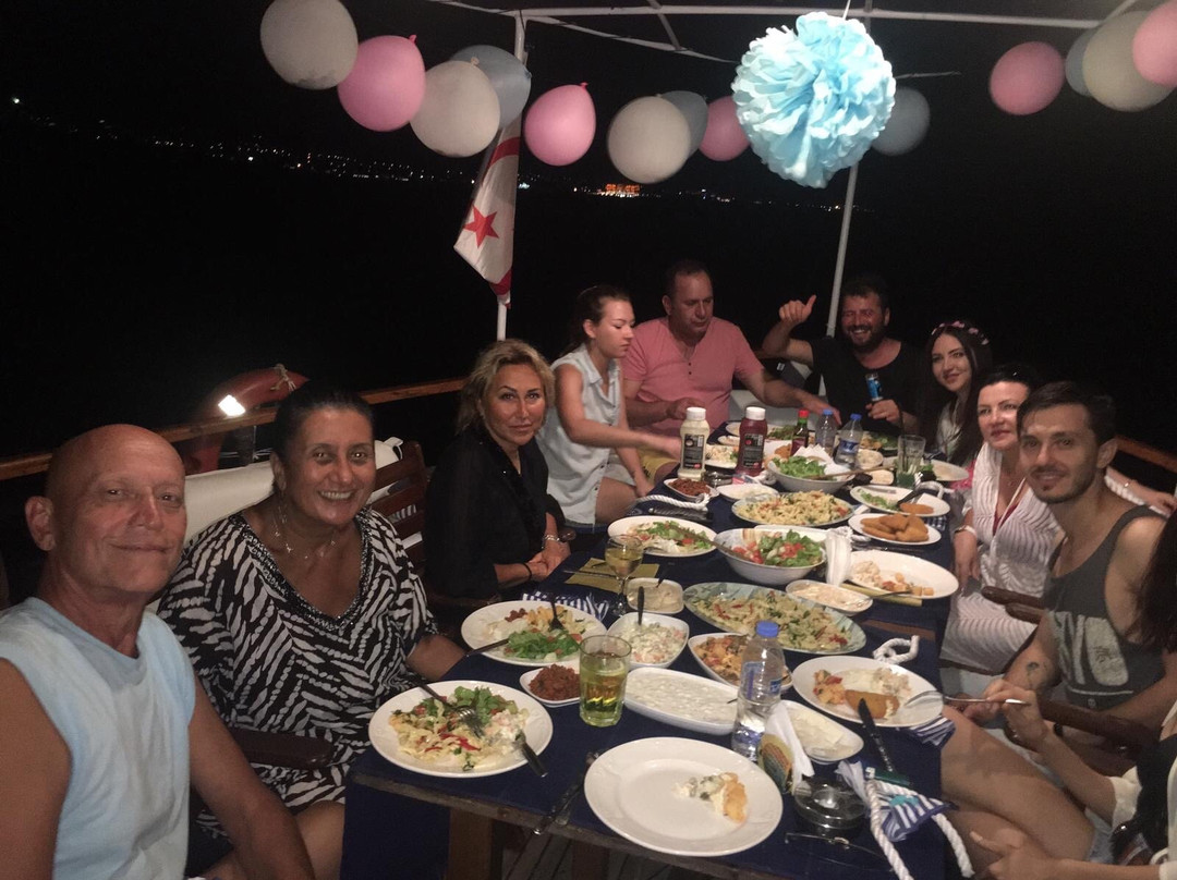 Happy Sea Yacht Tours景点图片