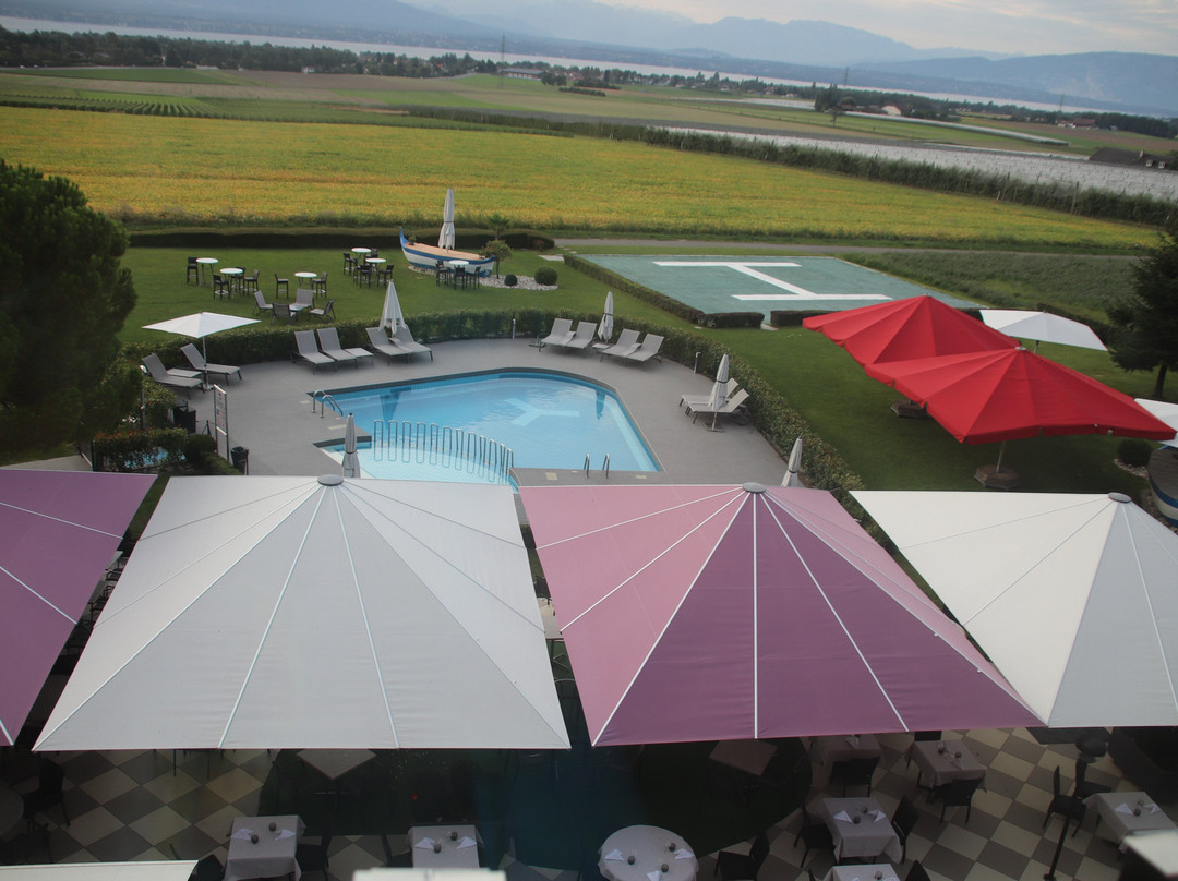 Everness Hotel & Resort主图