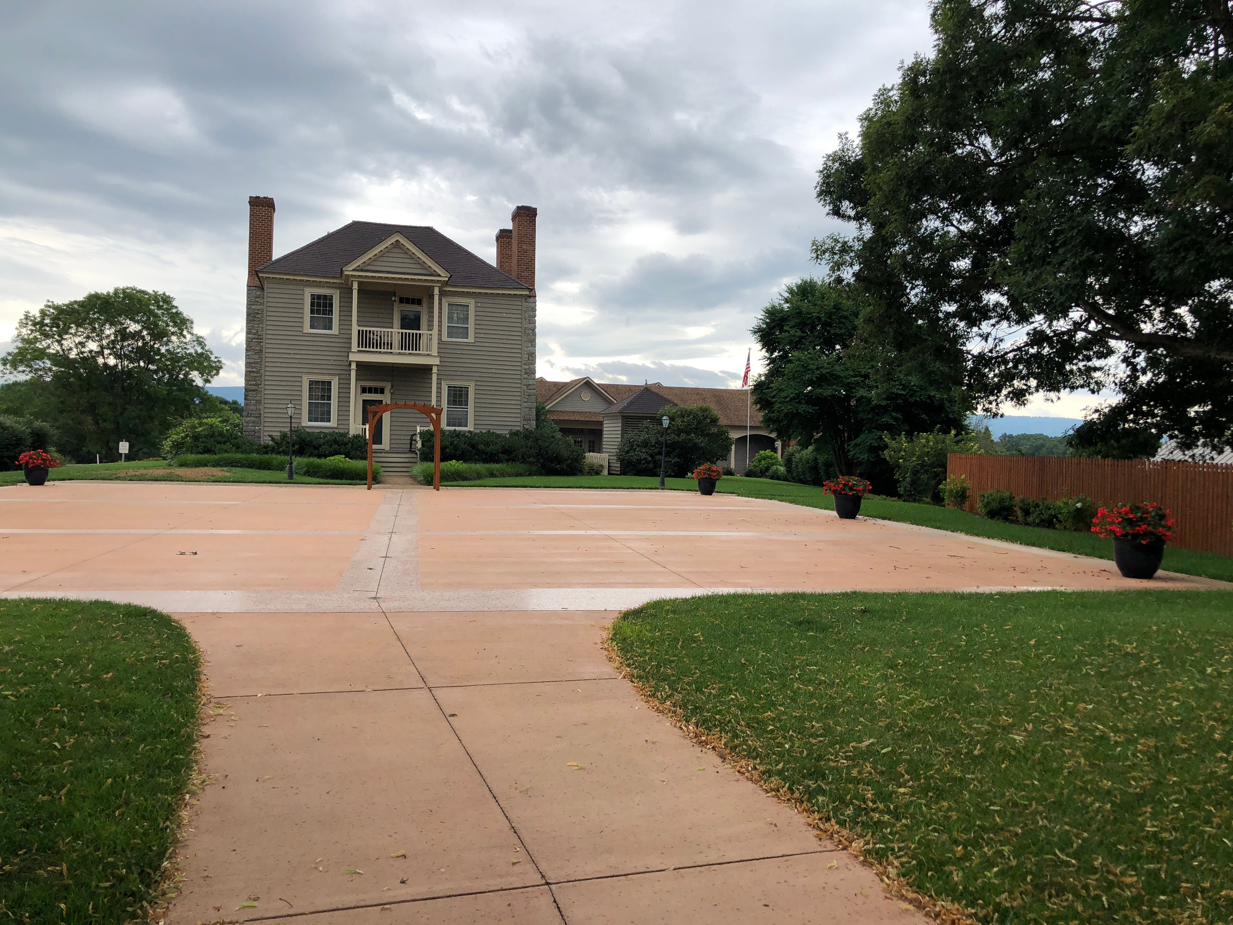Fairview House-官方