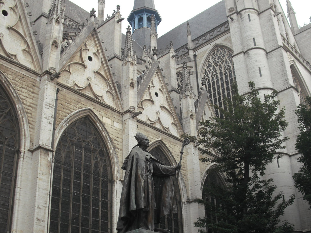 圣弥额尔圣古都勒主教座堂（Cathedrale St-Michel et Ste-Gudule）-布鲁塞尔必去景点
