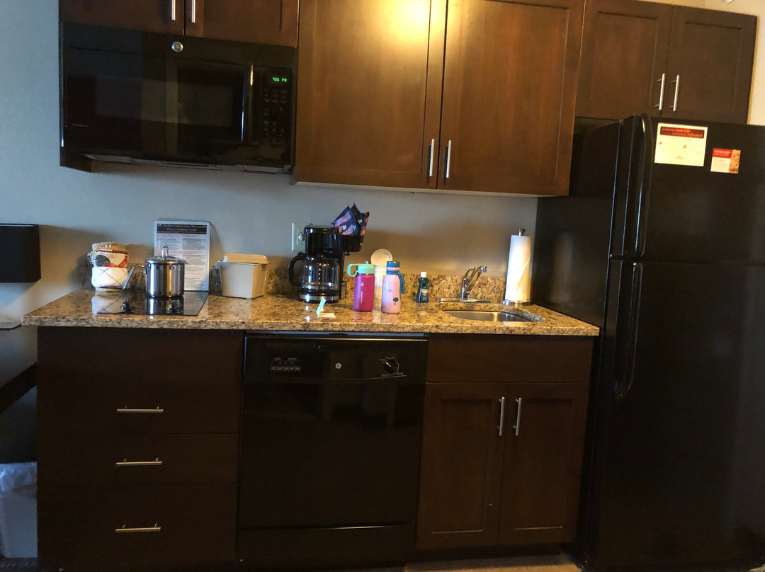 Hawthorn Suites by Wyndham Dickinson主图