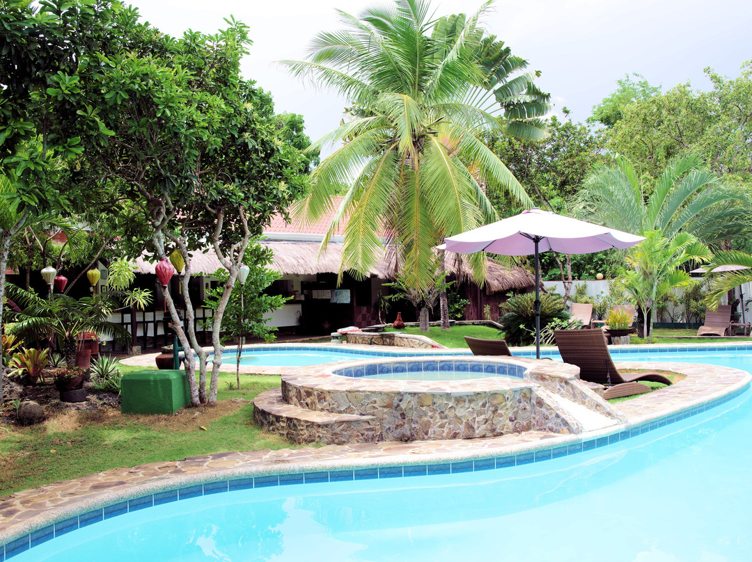 福茂萨波荷别墅酒店主图