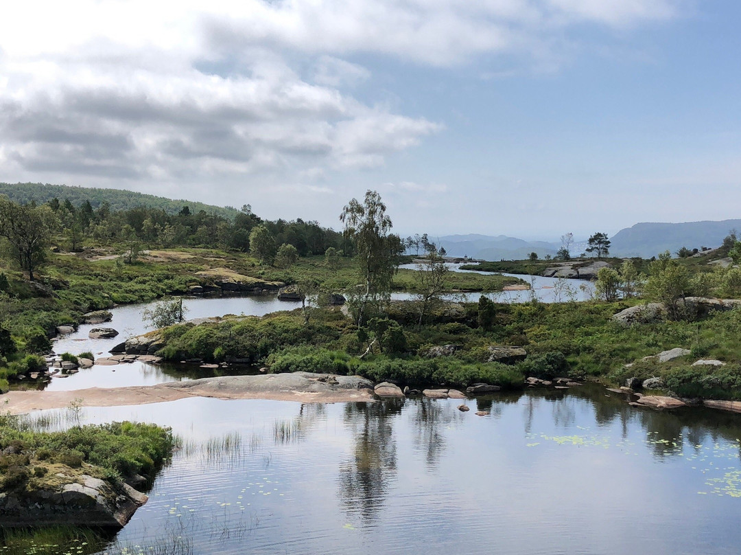 Hike to Skrelia景点图片