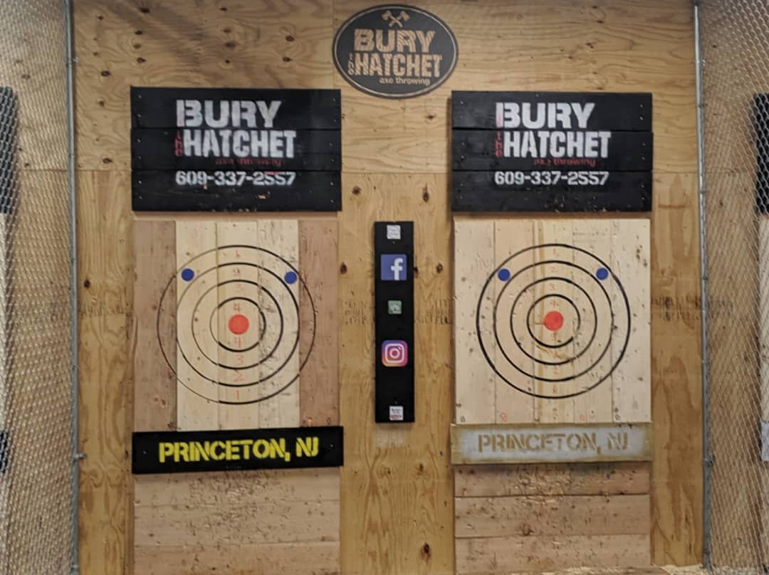 Bury The Hatchet Princeton - Axe Throwing景点图片