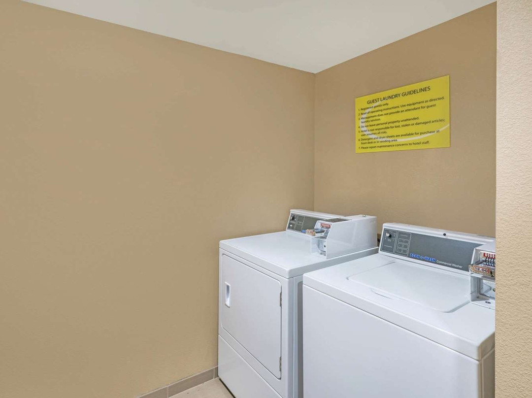 Super 8 by Wyndham Raleigh North East主图