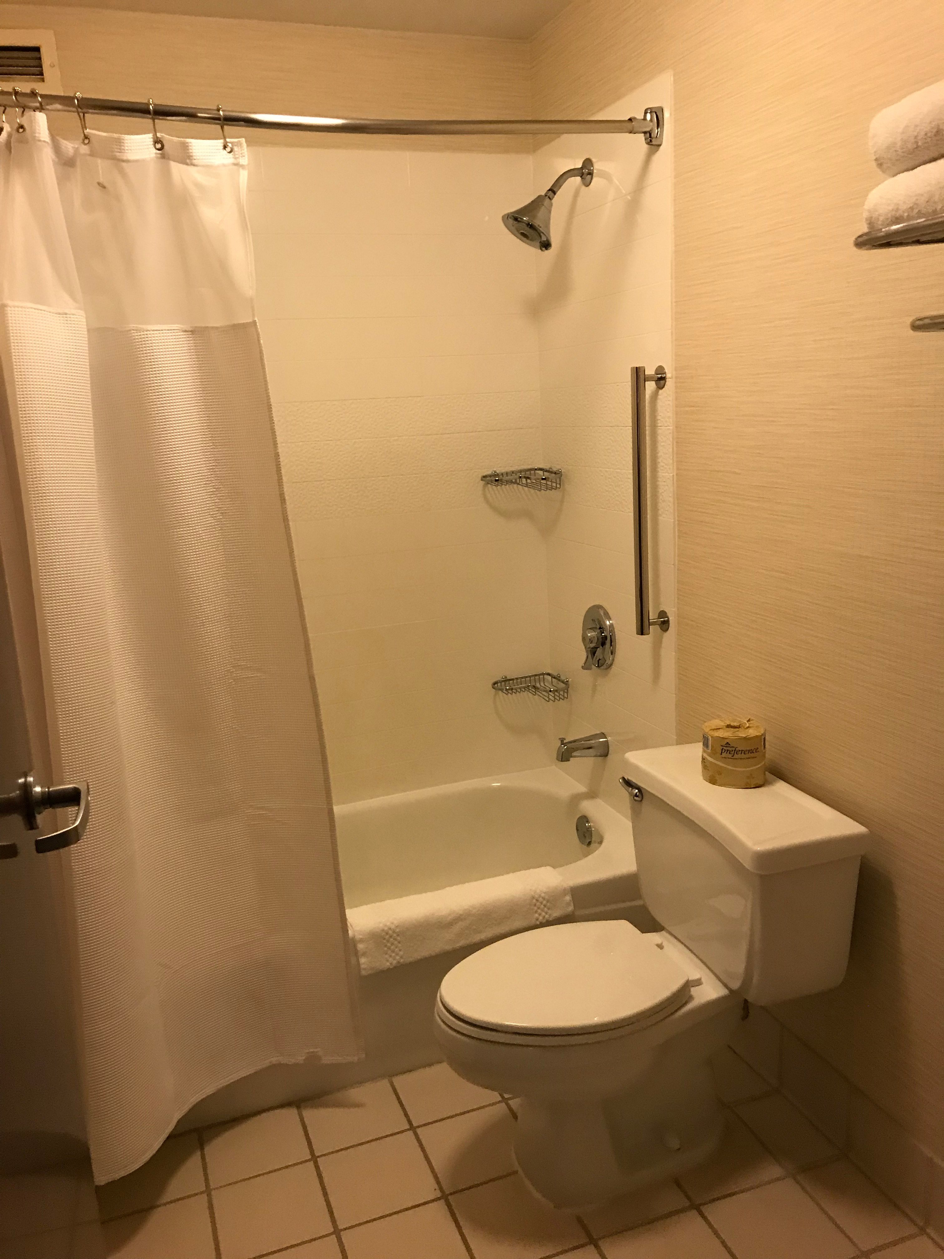 Fairfield Inn & Suites Merrillville-浴室