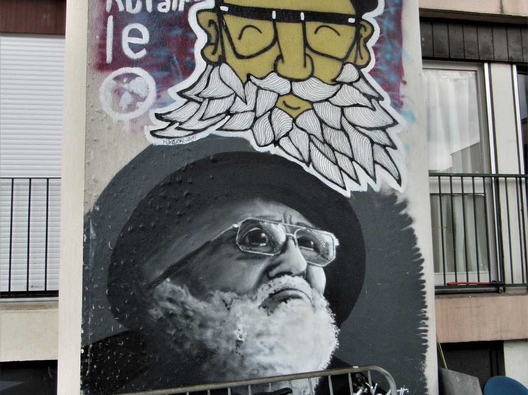 Fresque ""Abbé Road" - Akione"-讷伊普莱桑斯必去景点