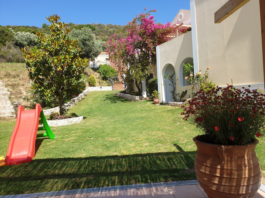 Mounda Beach Hotel主图