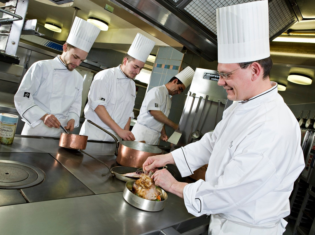 Suze-la-Rousse餐馆和美食-Chateau de Rochegude