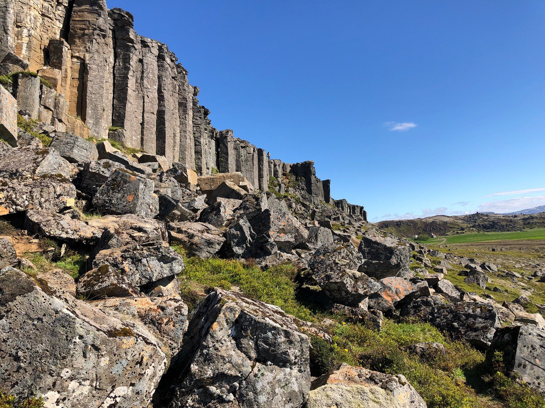 布扎达吕尔旅游景点-Gerduberg basalt columns