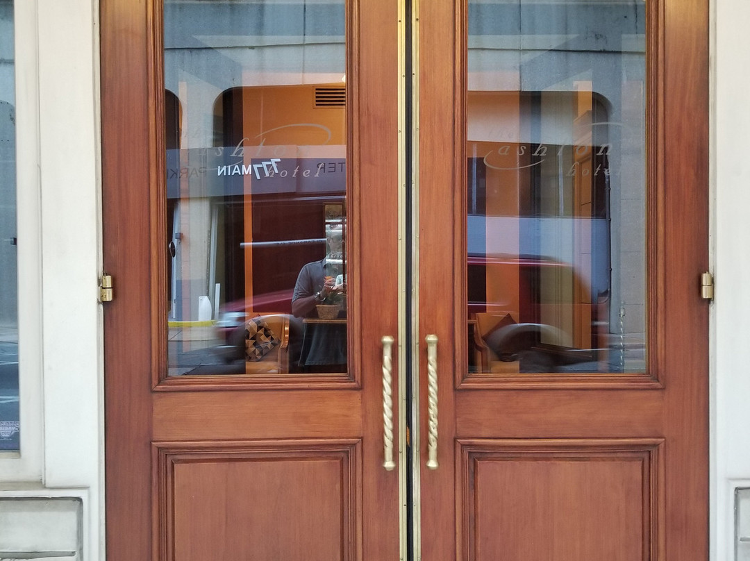 The Ashton Hotel主图