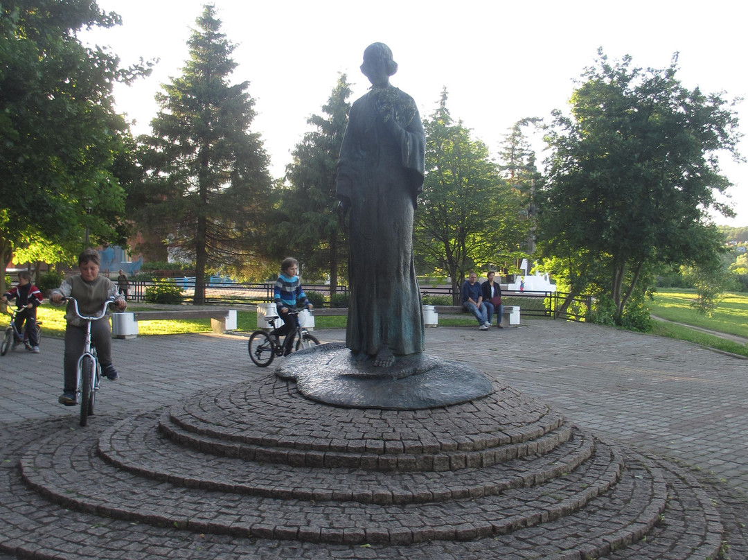 Monument to Marina Tsvetayeva-Tarusa必去景点