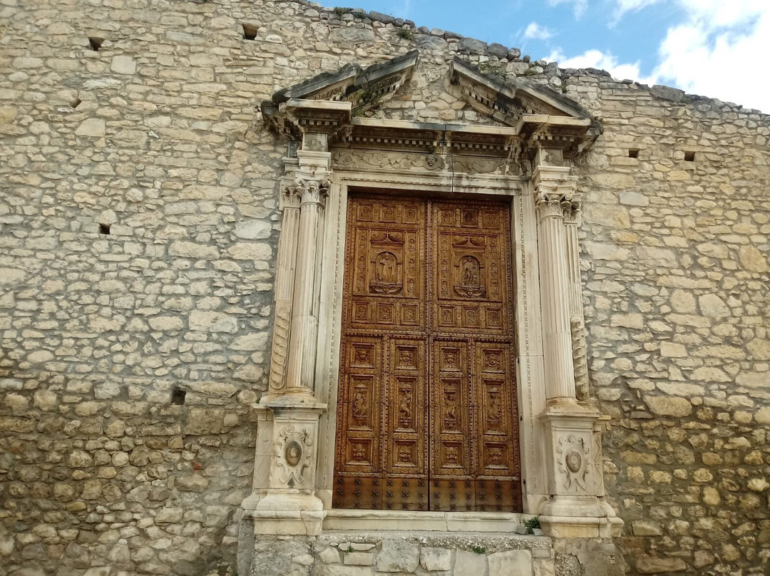 Portale della Chiesa di San Biagio-Taranta Peligna必去景点