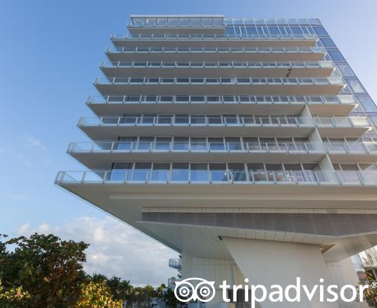 Four Seasons Hotel at The Surf Club, Surfside, Florida主图