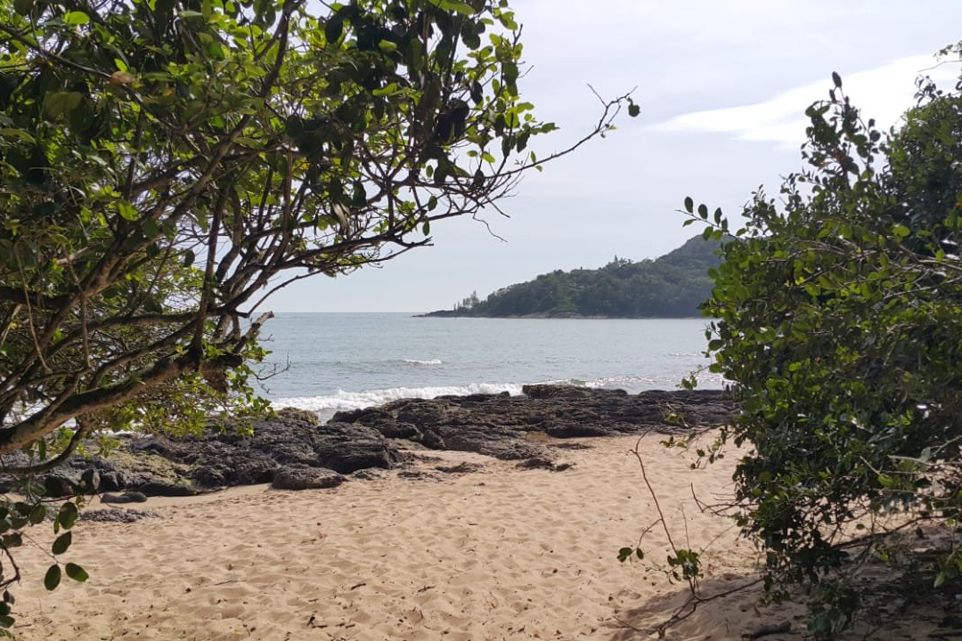 Praia do Poá-佩尼亚必去景点