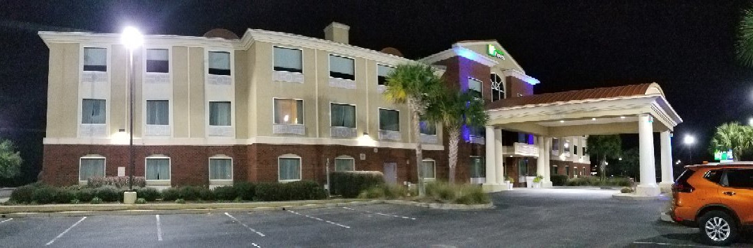 富丽海滩假日酒店主图