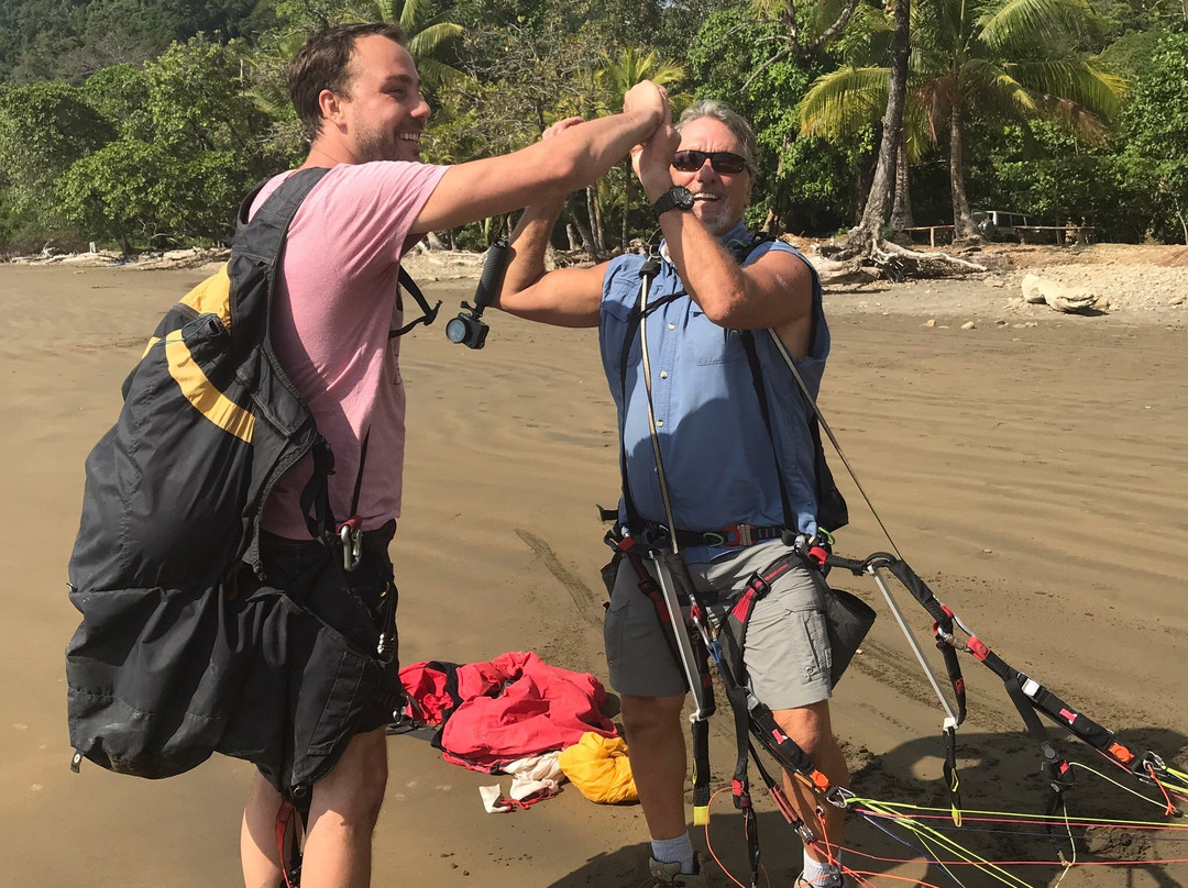 Paraglide Dominical with Hawk Adventures景点图片