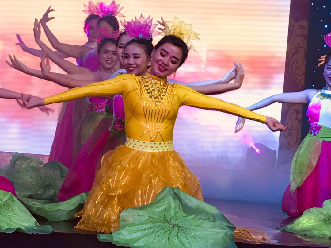 Ao Dai Show-顺化必去景点