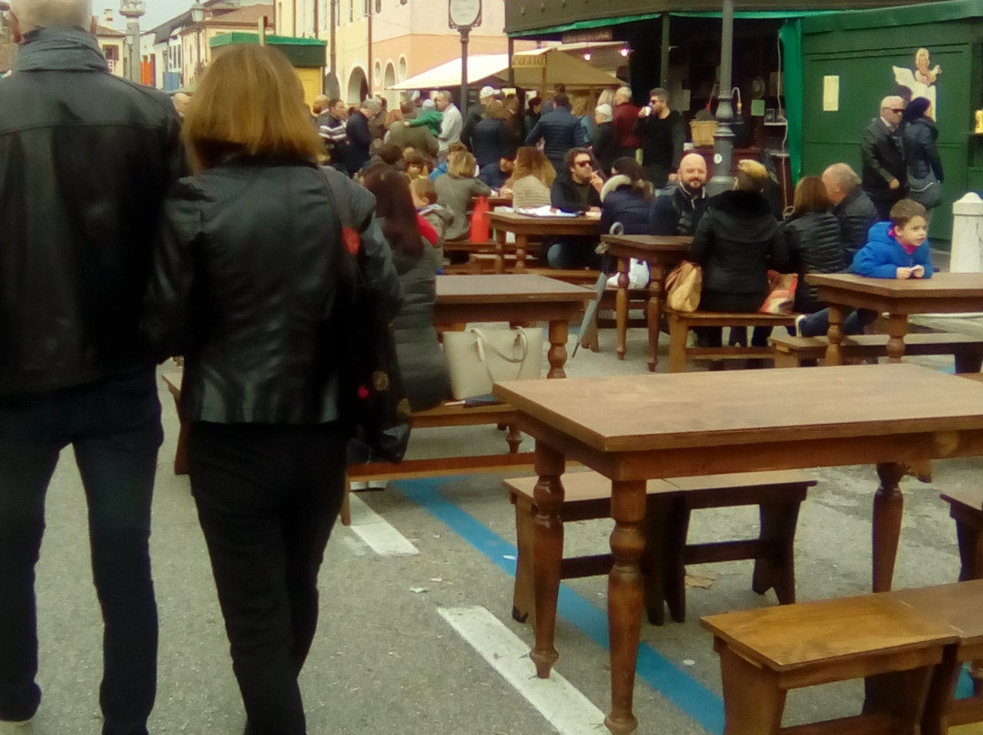 Piazza Martiri Della Libertà景点图片