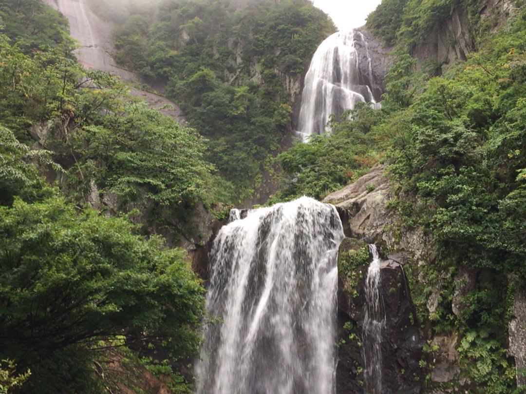 Yasu Waterfall景点图片