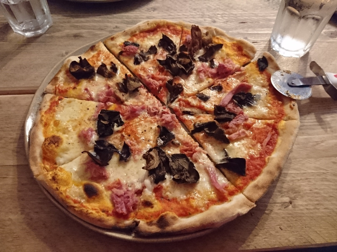 Noughts & Crosses Pizzeria