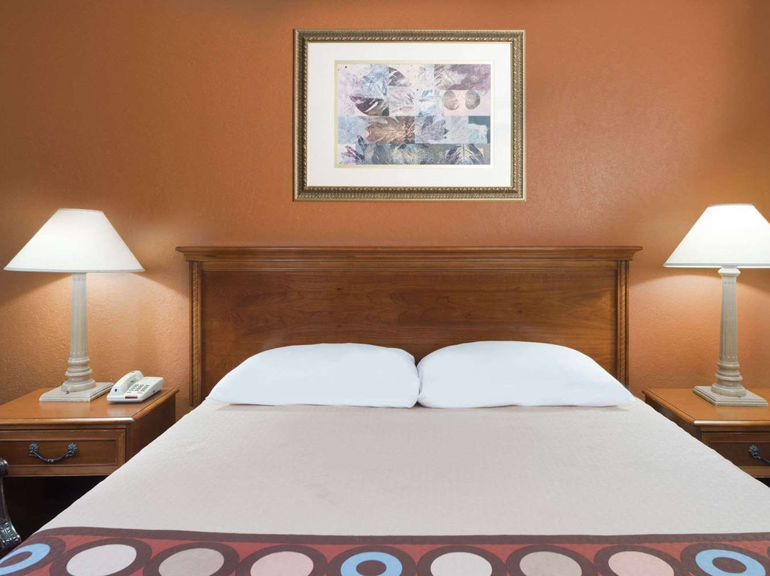 Super 8 by Wyndham Taylorville IL主图