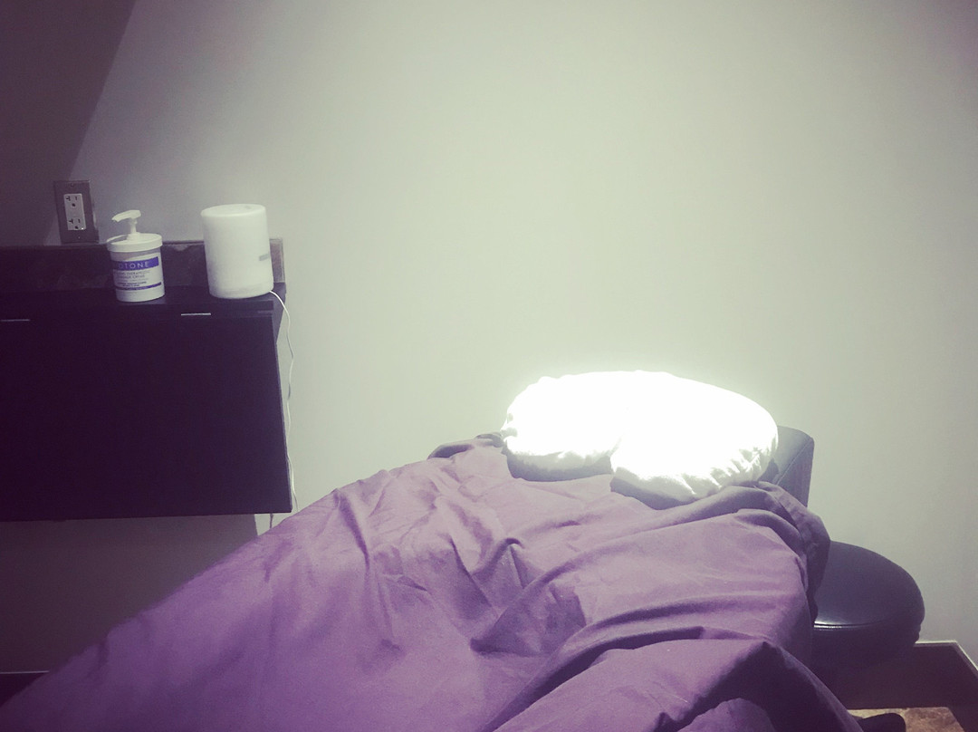 Reclaimed Massage Therapy Health & Wellness Group-奇利瓦克必去景点