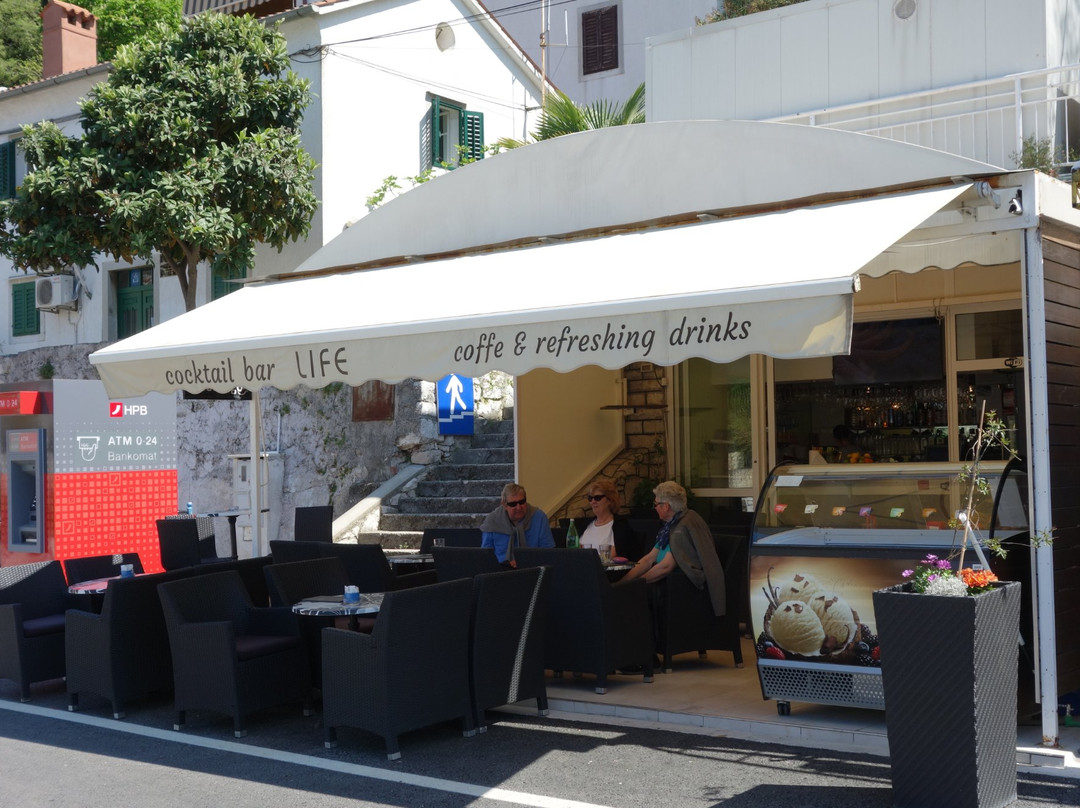 Caffe Bar Life