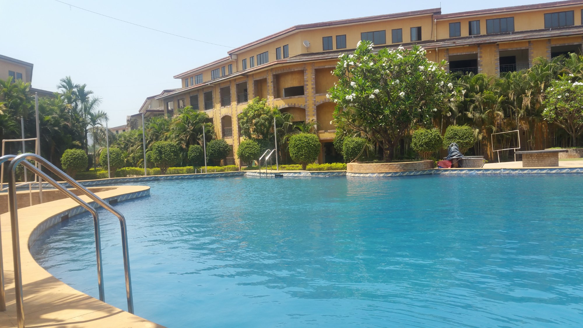 Discover Resorts - Karjat-泳池