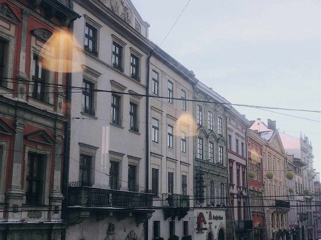 Hlyniany旅游景点-CoMMuna
