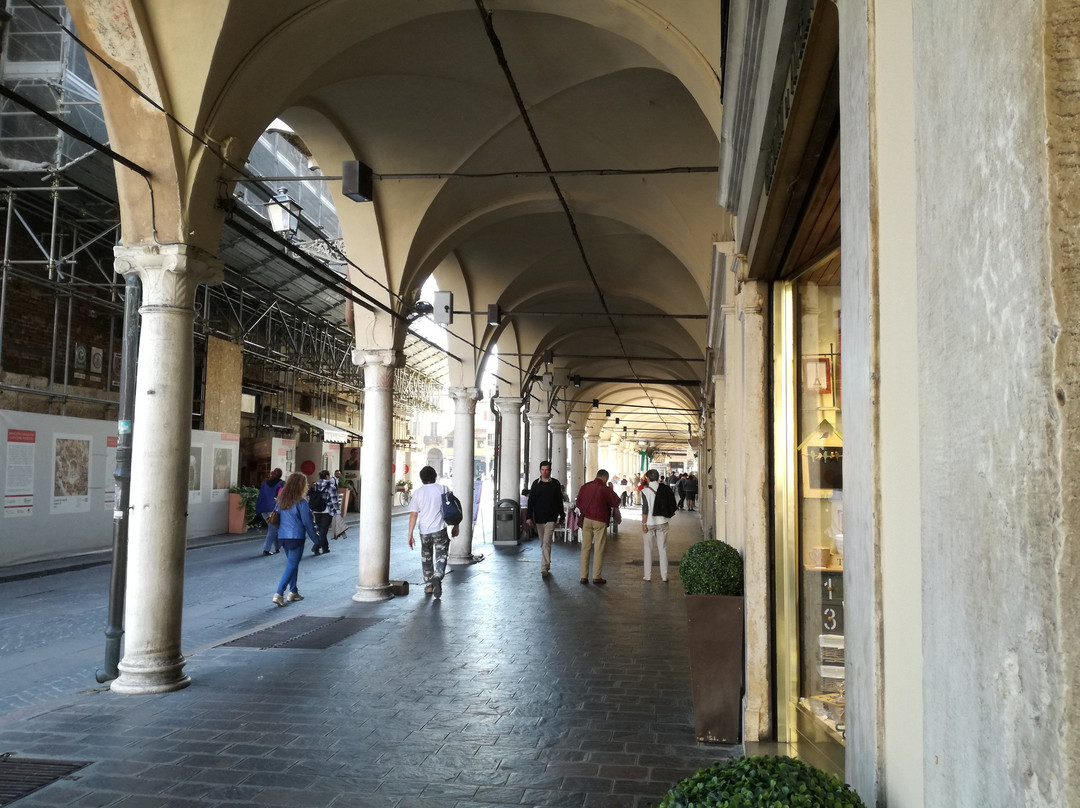 Piazza Broletto景点图片