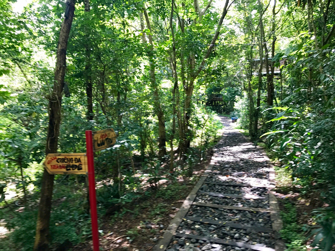 Troh Bu  Botanic Garden景点图片