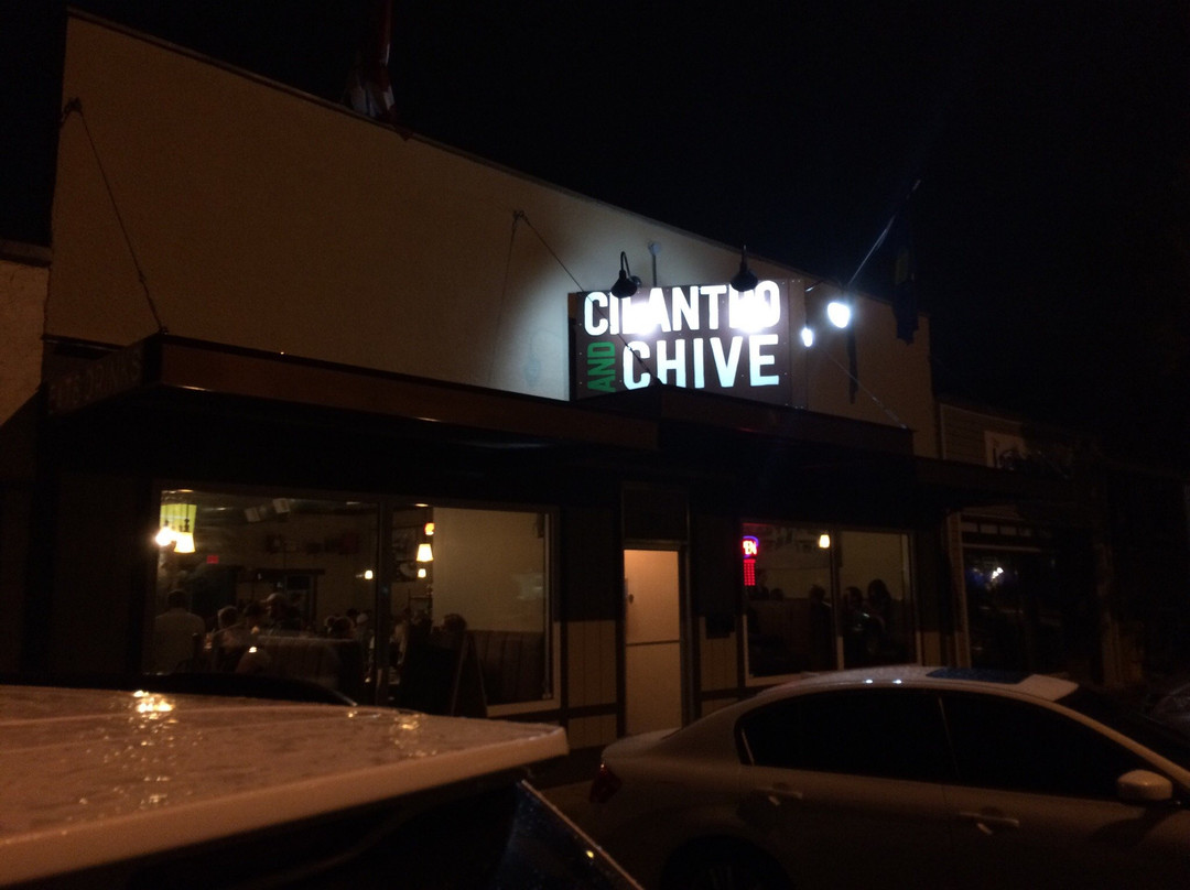 拉孔布餐馆和美食-Cilantro and Chive