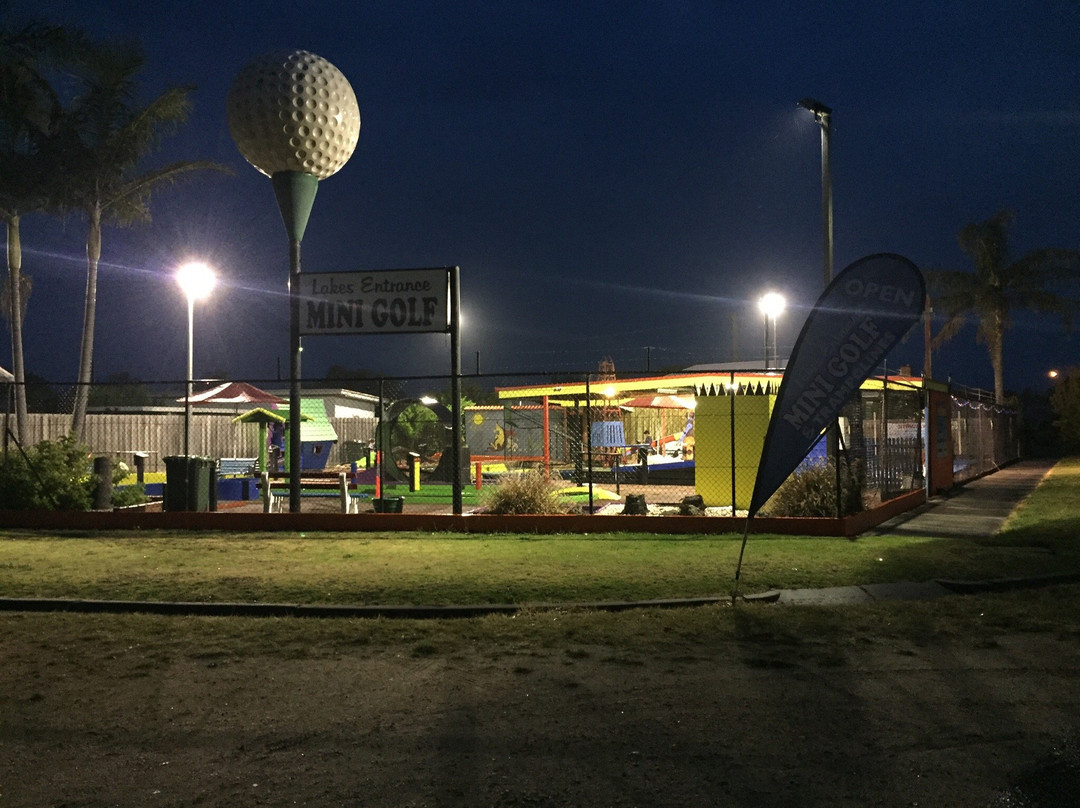 Lakes Entrance Mini Golf and Trampolines-莱克斯恩特伦斯必去景点