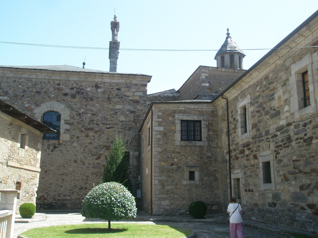 Monasterio de San Miguel de las Dueñas-Congosto必去景点