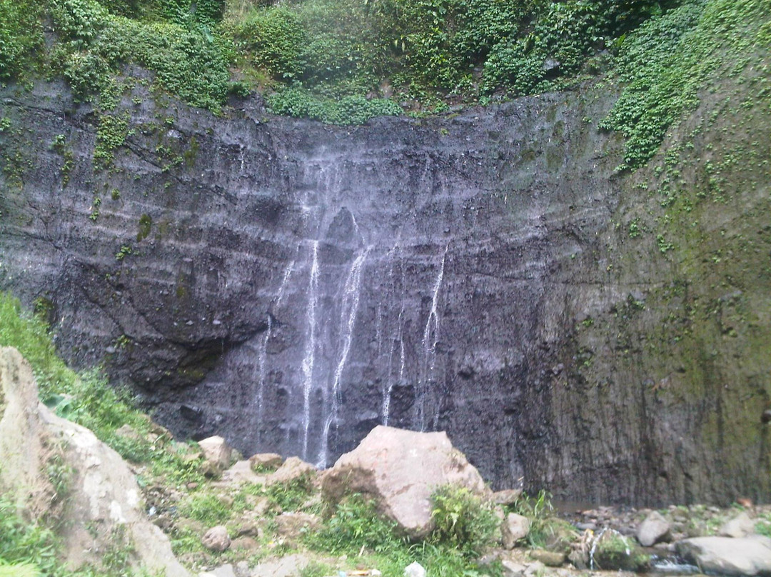 Kali Pancur Waterfall景点图片