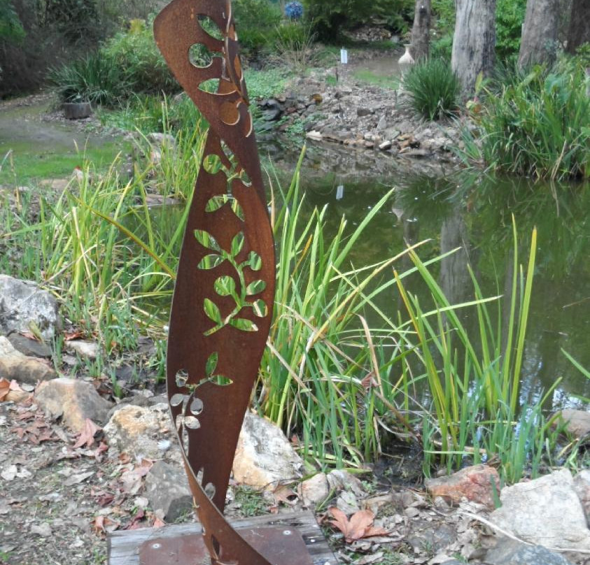 Holberry Sculpture Walk景点图片
