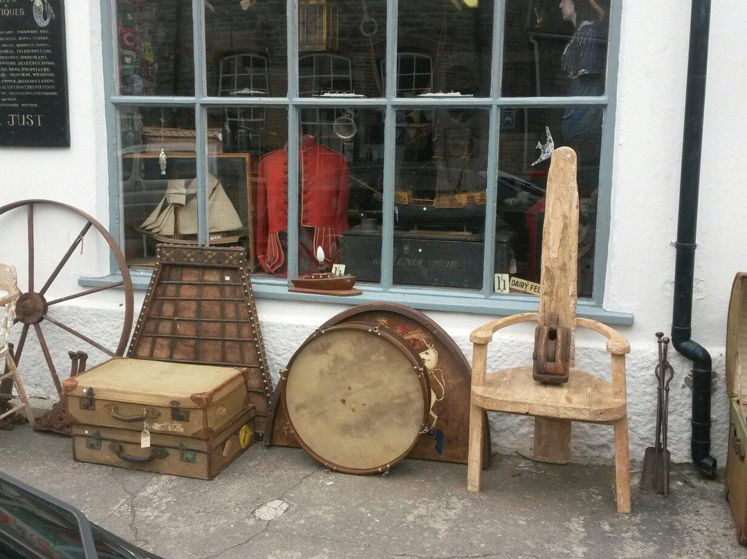 Cape Cornwall Arts & Antiques-彭赞斯必去景点