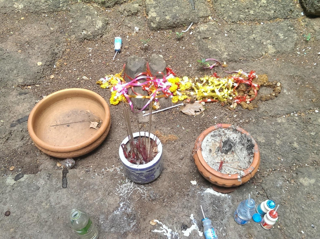 Ta Pha Dean Shrine景点图片