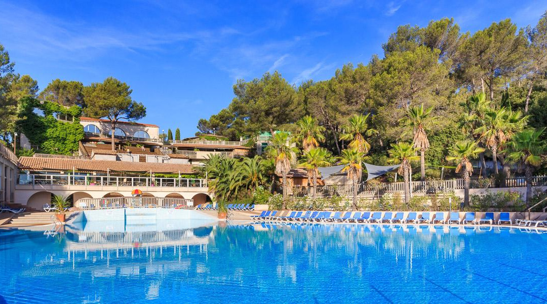 Holiday Green Resort & Camping