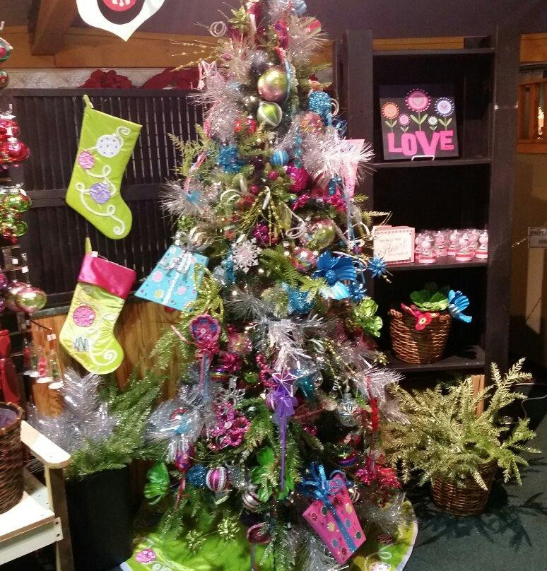 Tis The Season Christmas Shoppe-Millersburg必去景点