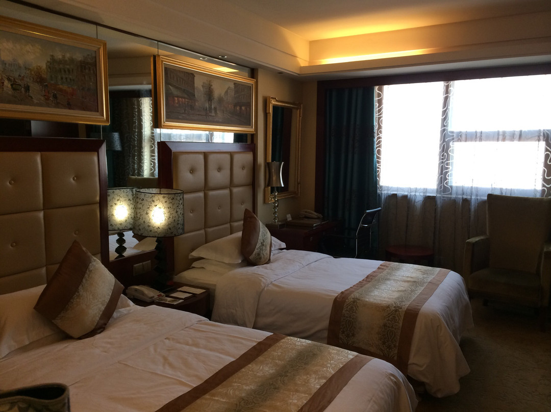 新巴黎大酒店主图